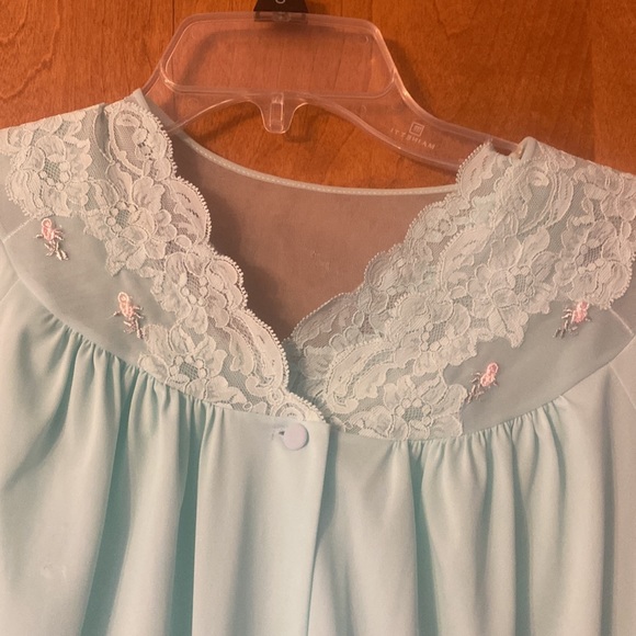 Vintage Two Piece Nightgown and Robe Set Size Medium - Picture 7 of 17